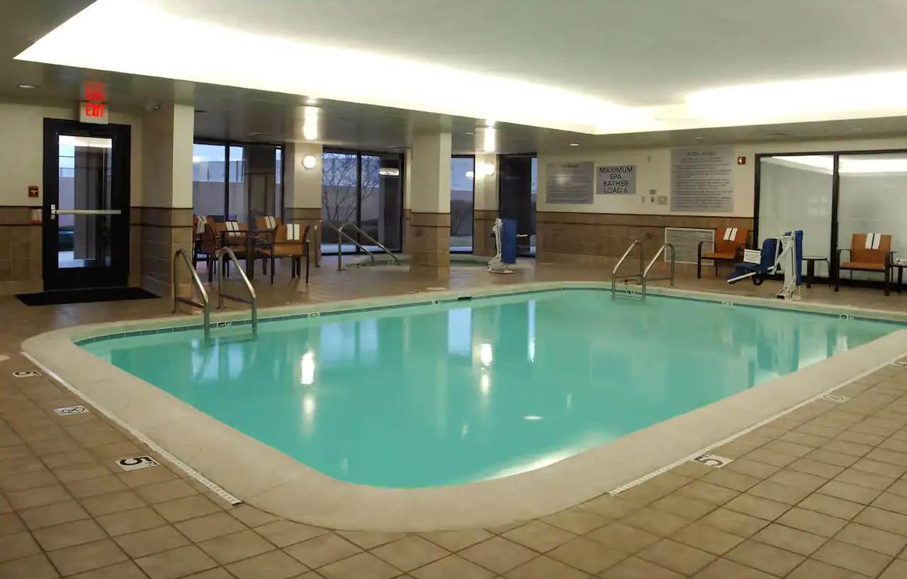Courtyard Indianapolis Northwest Hotell Exteriör bild